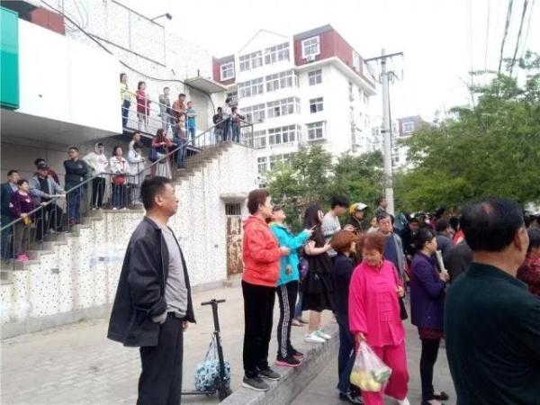 突發(fā)！青島一居民樓發(fā)生爆燃！已造1人死亡，7人受傷！3公里外有震感…