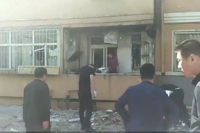 今晨，大慶經(jīng)五街2-41號樓二單元一樓發(fā)生燃氣爆炸！