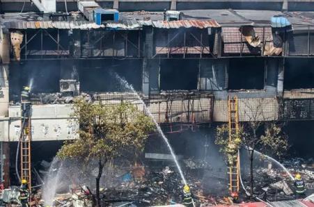 煤氣罐有沒(méi)忘關(guān)閥門(mén)？ 爆燃事故給餐館沉重警示